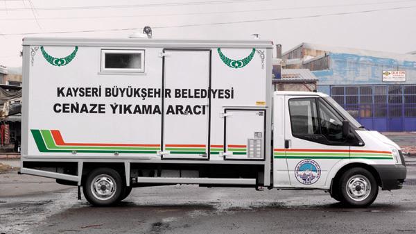 KAYSERİ BÜYÜKŞEHİR BELEDİYESİNE İKİ ADET CENAZE YIKAMA ARACI TESLİM EDİLMİŞTİR